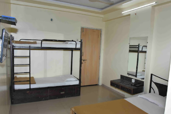 1 x FOUR BED NON A/C
